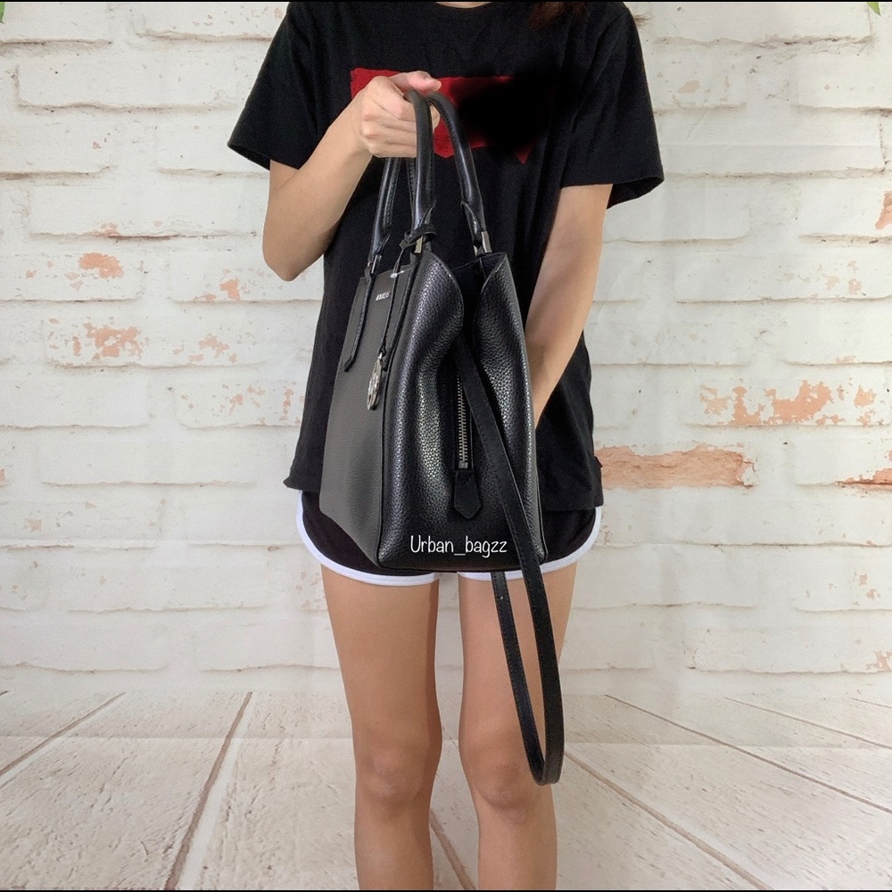 Michael Kors Kimberly Large Satchel - Picture 4 of 8